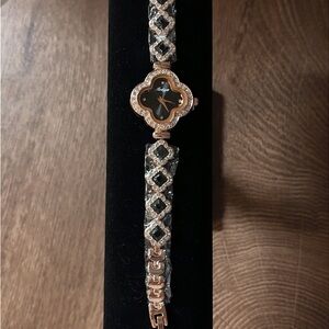 Elegant Gold and Black Women's Bracelet